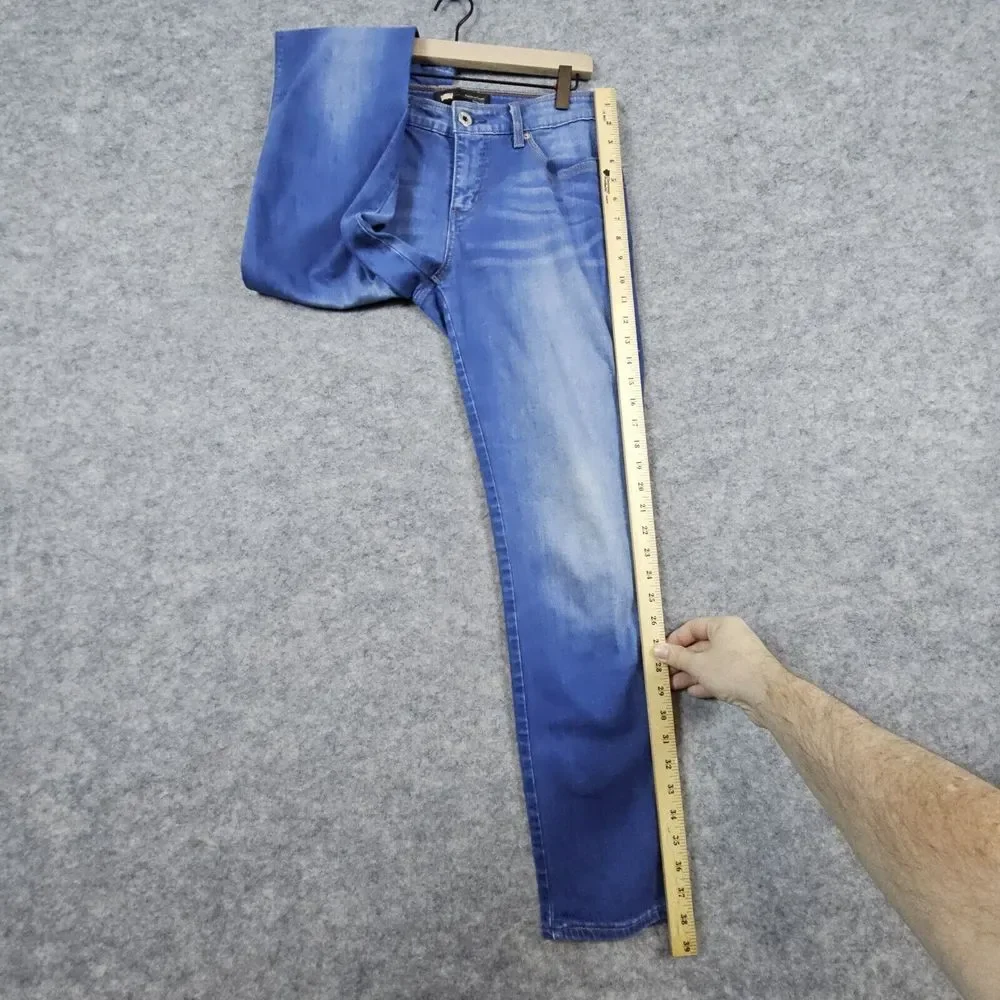 Levi Strauss Flatters & Flaunts Women's Skinny Leg 29x32 ACTUAL 30x30 Blue Jeans